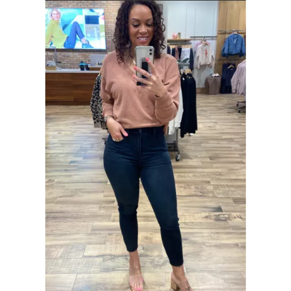 MICHAEL STARS NWT Camila V Neck Sweatshirt in Terracotta // XL - Picture 4 of 13